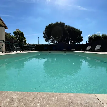 Le Roxane Hotel Saint-Laurent-des-Vignes