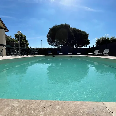 Le Roxane 3* Saint-Laurent-des-Vignes