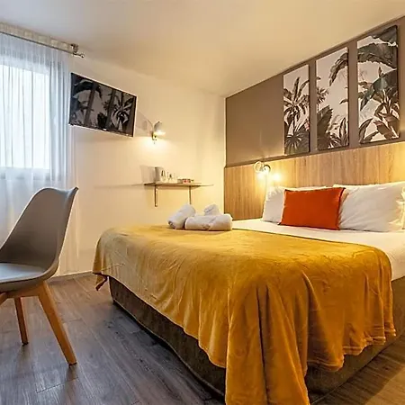 Hotel Le Roxane Saint-Laurent-des-Vignes