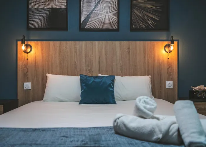 Le Roxane 3* Saint-Laurent-des-Vignes