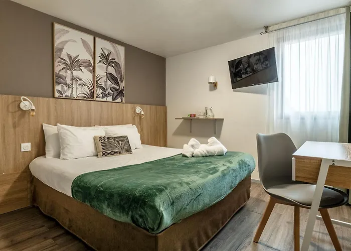 Le Roxane 3* Saint-Laurent-des-Vignes