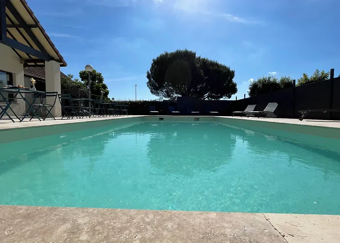 Le Roxane 3* Saint-Laurent-des-Vignes